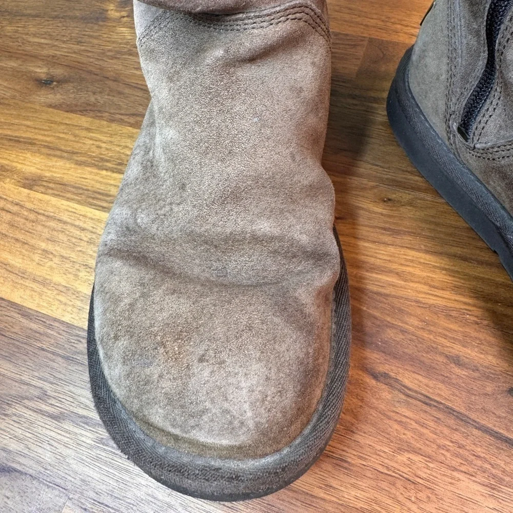 Ugg Boots Style 1890 Mid Calf Suede Sheepskin Brown Size 6 FLAW